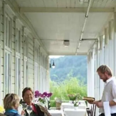 فندق فيسنيس سترين