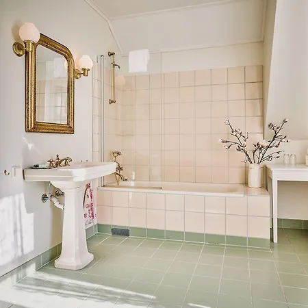Otel Visnes 4*