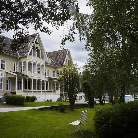 Visnes Hotel 4*